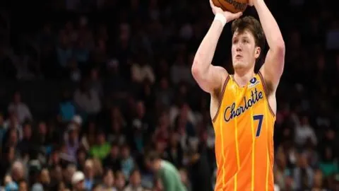 “拜仁遭遇惨烈失利，败给法兰克福”